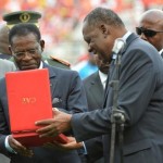 photo 1 Hayatou remet un présent à Obiang Nguema