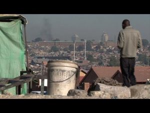 Comment expliquer la persistance des inégalités entre les Noirs et les Blancs en Afrique du Sud ?